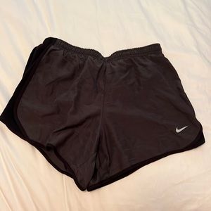 Black Nike shorts size L